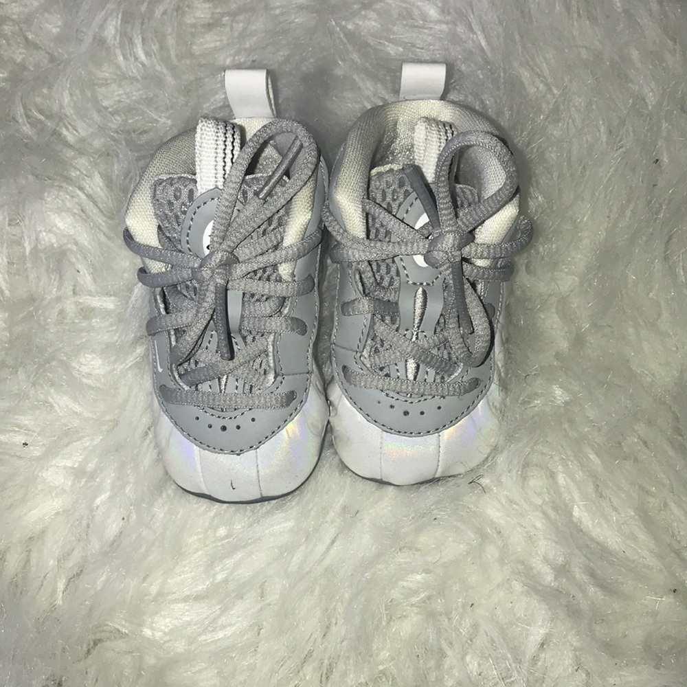 1-3c in infant sneakers/ugg boots 3-6m yezzy S